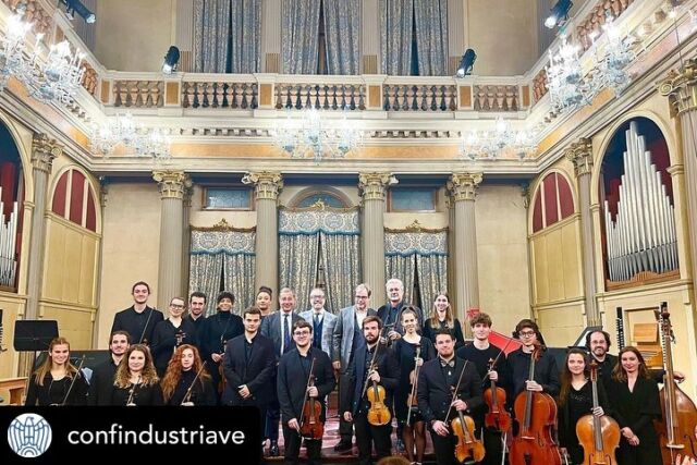 Visita guidata a Palazzo Pisani e concerto con i giovani studenti del Conservatorio Benedetto Marcello Venezia alla presenza del presidente di Confindustria Venezia Vincenzo Marinese e del Presidente del Conservatorio Fabio Moretti.

#hoteldanielivenice #veniceontop #visitbenedettomarcello #visitpalazzopisani #conservatoriobenedettomarcello #crowdfundingbenedettomarcello #crowdfundingcampaign